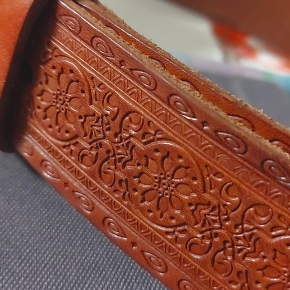 Gorgeous Tooled Leather Belt▪︎Antiqued Silver Buckle - Picture 4 of 14